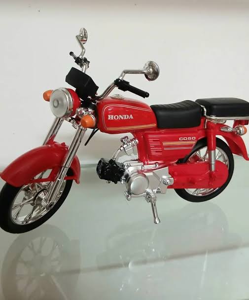 1:10 Diecast Honda 70 Model Bike - 1Pc